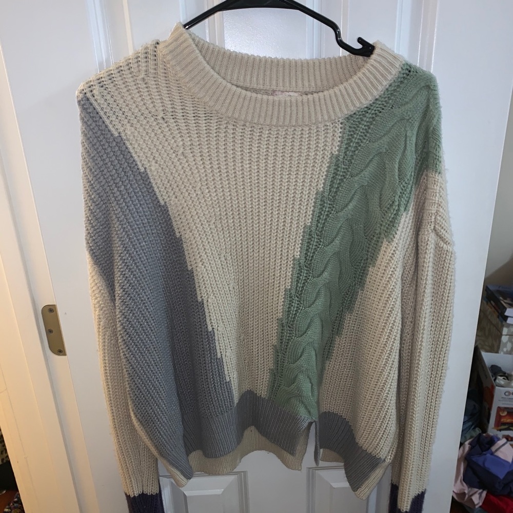 Hem and thread cropped sweater